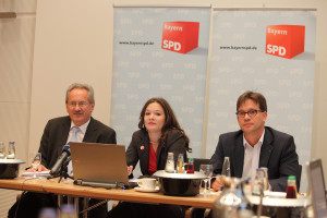 Christian Ude, Doris Aschenbrenner und Florian Pronold während der Pressekonferenz (Foto: Frank Ossenbrink)