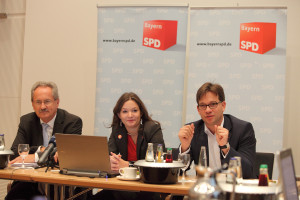 Christian Ude, Doris Aschenbrenner und Florian Pronold während der Pressekonferenz (Foto: Frank Ossenbrink)