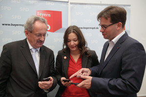 Christian Ude, Doris Aschenbrenner und Florian Pronold nach der Pressekonferenz (Foto: Frank Ossenbrink)