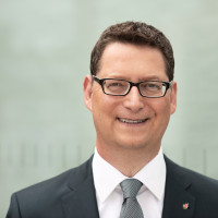Porträtfoto von Thorsten Schäfer-Gümbel